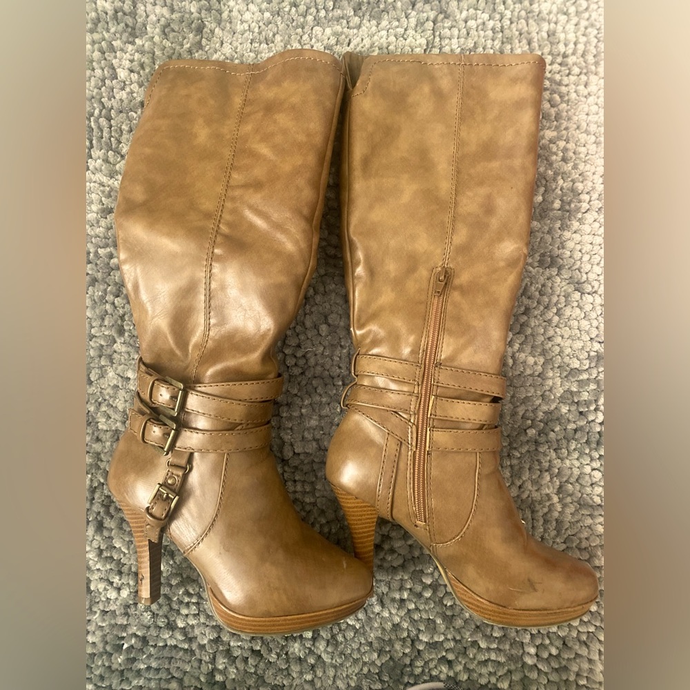 Rampage size 5 boots